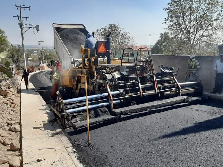 En Apaxco se concluyó una obra pública más, en la calle Durazno en el barrio de Coyotillos, se trabajó la construcción de pavimento asfáltico y obras complementarias. Con 1460 metros de pavimento asfáltico, 260 metros de guarnición y 260 metros cuadrados de banqueta se concluye esta obra para beneficio de los ciudadanos.